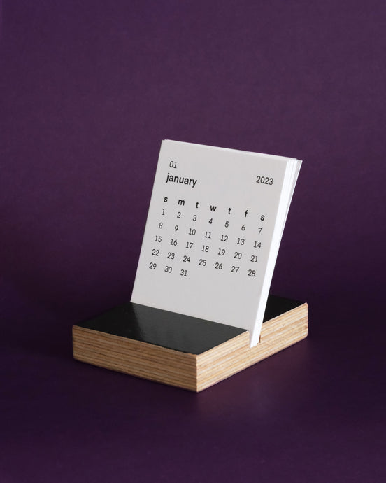 Idle Artikle [10% OFF] 2023 Mini Desk Calendar - Loop.
